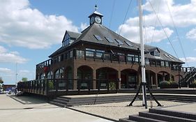 Boathouse Hotel